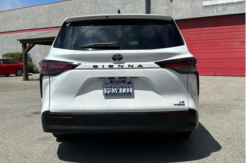 2022 Toyota Sienna LE