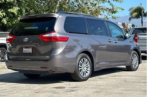 2018 Toyota Sienna XLE