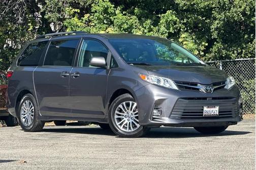 2018 Toyota Sienna XLE