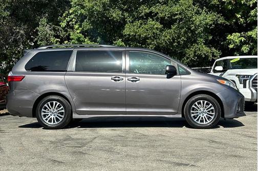 2018 Toyota Sienna XLE