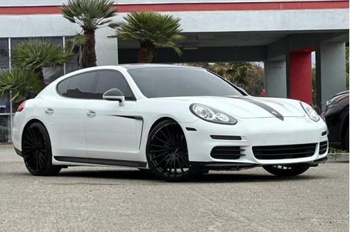 2016 Porsche Panamera 4