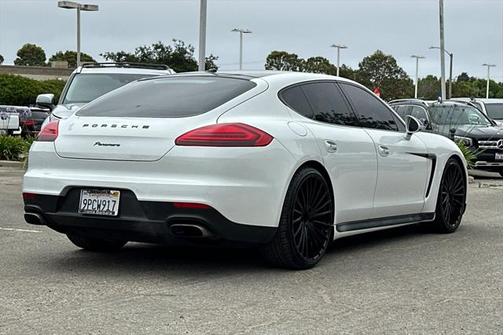 2016 Porsche Panamera 4