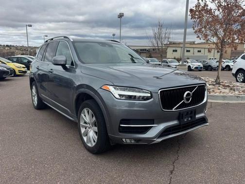 2019 Volvo XC90 T6 Momentum