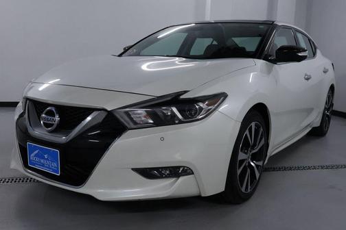 White 2017 Nissan Maxima 3.5 Platinum