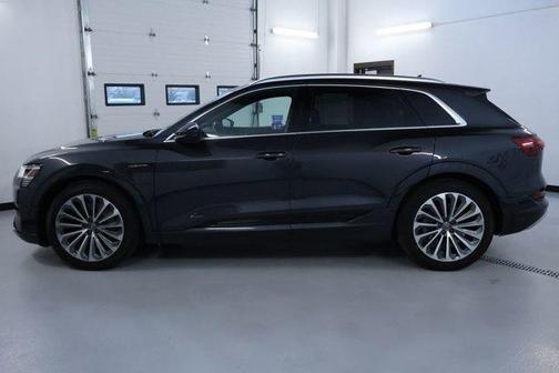 Manhattan Gray Metallic 2019 Audi e-tron Prestige