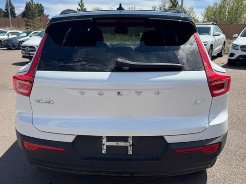 2021 Volvo XC40 Recharge Pure Electric P8