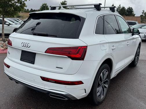 Ibis White 2023 Audi Q5 45 S line Premium Plus