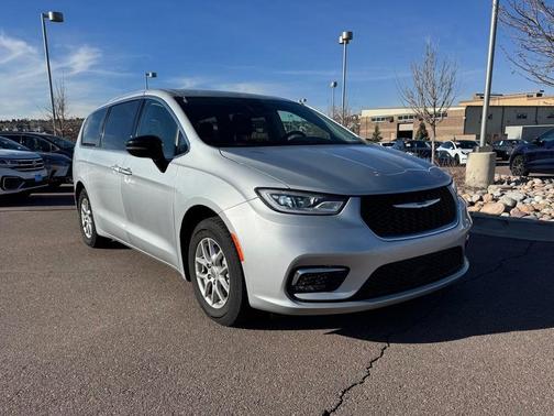 2024 Chrysler Pacifica Touring-L