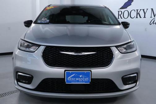 2024 Chrysler Pacifica Touring-L