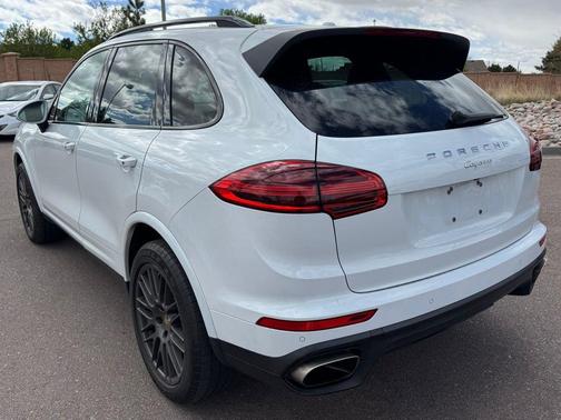 2017 Porsche Cayenne Platinum Edition