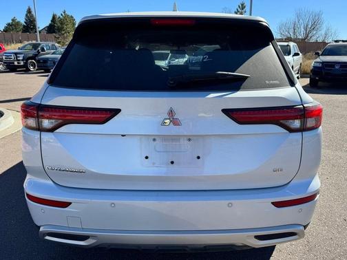 2024 Mitsubishi Outlander SE