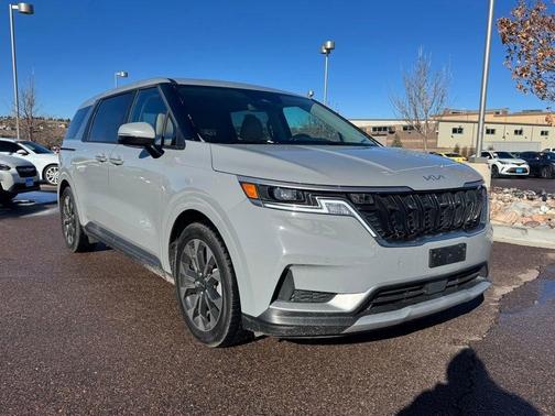 2024 Kia Carnival EX