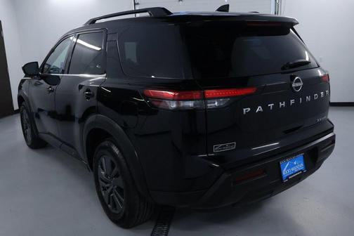 Black 2024 Nissan Pathfinder SV
