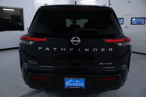 2024 Nissan Pathfinder SV