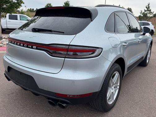 Dolomite Silver Metallic 2019 Porsche Macan Base