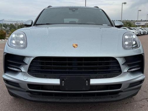 Dolomite Silver Metallic 2019 Porsche Macan Base