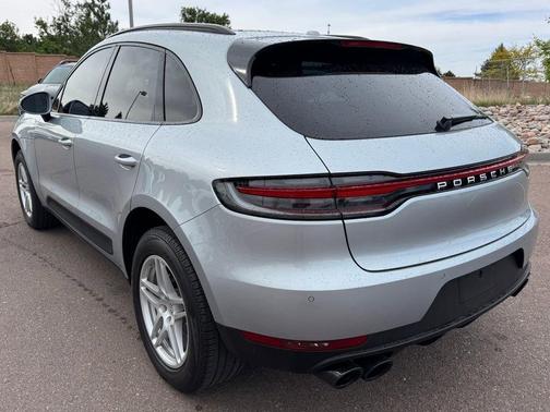 Dolomite Silver Metallic 2019 Porsche Macan Base