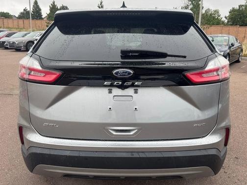 Silver Metallic 2022 Ford Edge SEL
