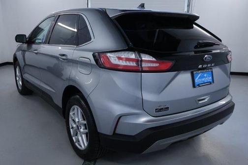 Silver Metallic 2022 Ford Edge SEL