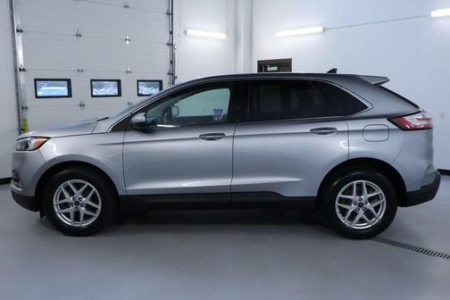 Silver Metallic 2022 Ford Edge SEL
