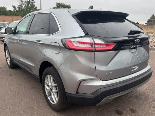 Silver Metallic 2022 Ford Edge SEL