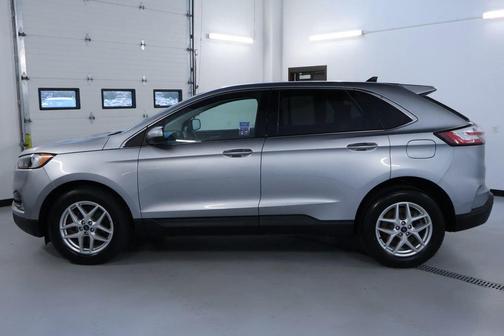 Silver Metallic 2022 Ford Edge SEL