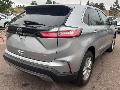 Silver Metallic 2022 Ford Edge SEL