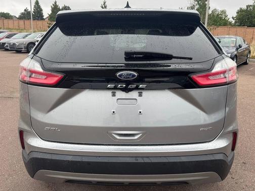 Silver Metallic 2022 Ford Edge SEL