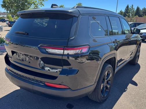 Diamond Black 2022 Jeep Grand Cherokee L Laredo
