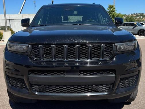 Diamond Black 2022 Jeep Grand Cherokee L Laredo