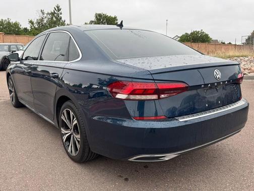 Tourmaline Blue Metallic 2022 Volkswagen Passat 2.0T SE