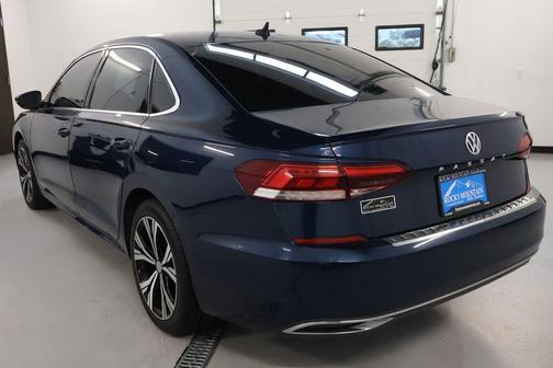 Tourmaline Blue Metallic 2022 Volkswagen Passat 2.0T SE