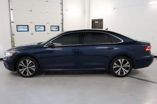 Tourmaline Blue Metallic 2022 Volkswagen Passat 2.0T SE