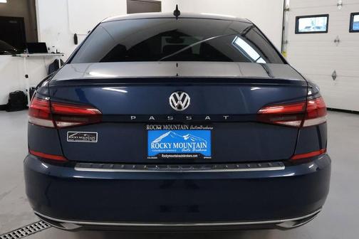 Tourmaline Blue Metallic 2022 Volkswagen Passat 2.0T SE