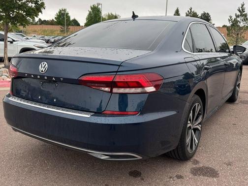 Tourmaline Blue Metallic 2022 Volkswagen Passat 2.0T SE