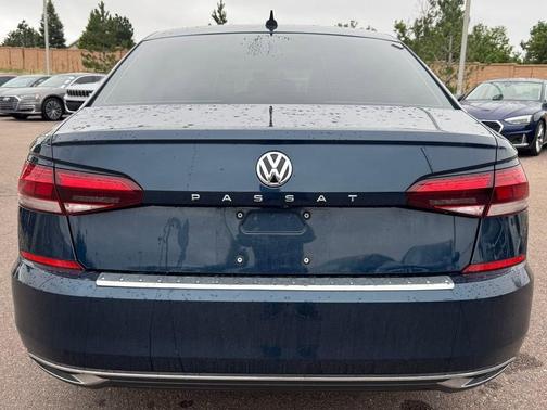 Tourmaline Blue Metallic 2022 Volkswagen Passat 2.0T SE