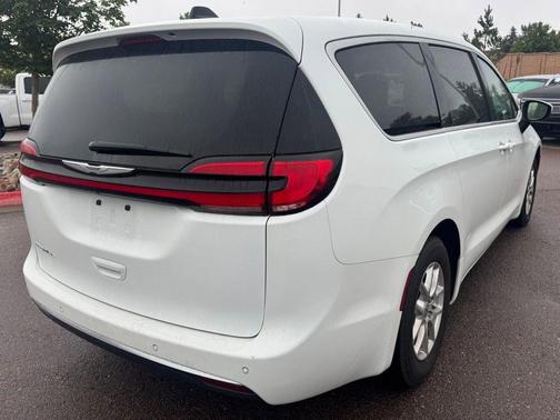 Bright White Clearcoat 2023 Chrysler Pacifica Touring-L