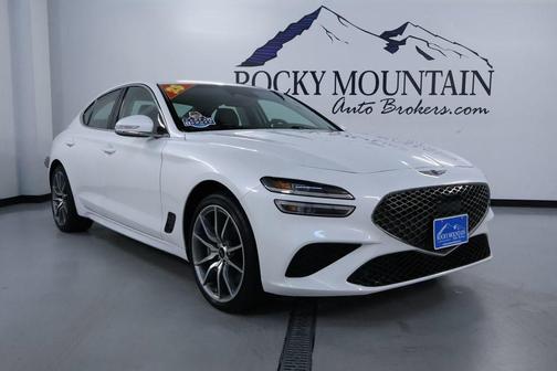 Uyuni White 2025 Genesis G70 2.5T