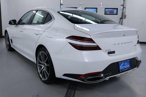 Uyuni White 2025 Genesis G70 2.5T