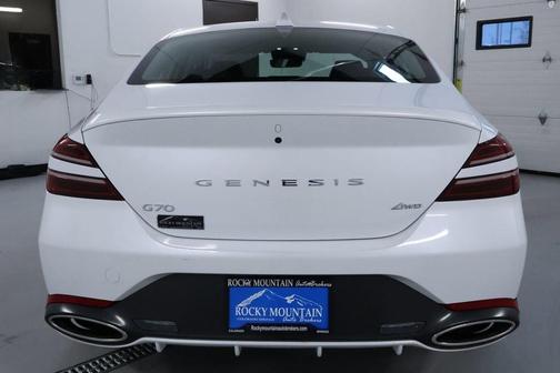 Uyuni White 2025 Genesis G70 2.5T