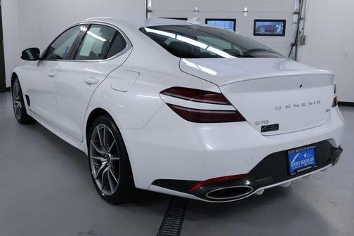 Uyuni White 2025 Genesis G70 2.5T