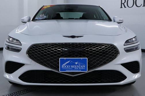 Uyuni White 2025 Genesis G70 2.5T