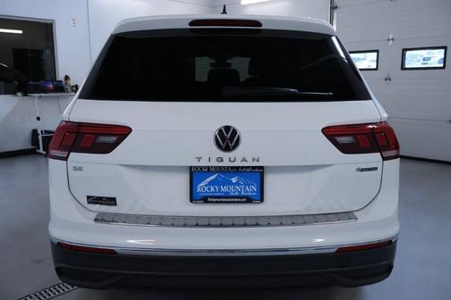 Pure White 2024 Volkswagen Tiguan 2.0T SE