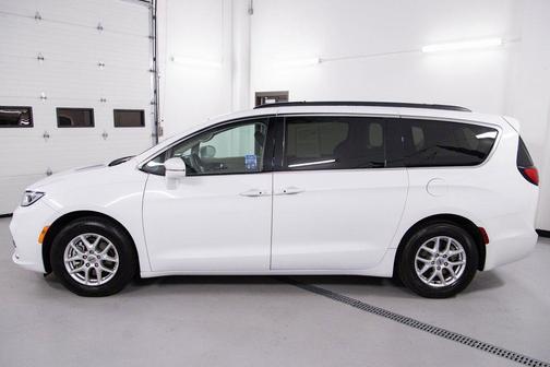 2022 Chrysler Pacifica Touring-L