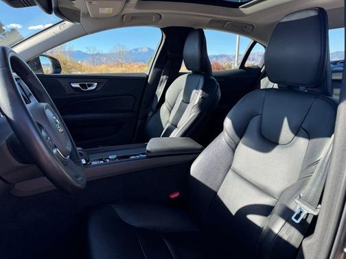 2024 Volvo S60 B5 Core Dark Theme