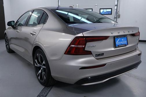 2024 Volvo S60 B5 Core Dark Theme