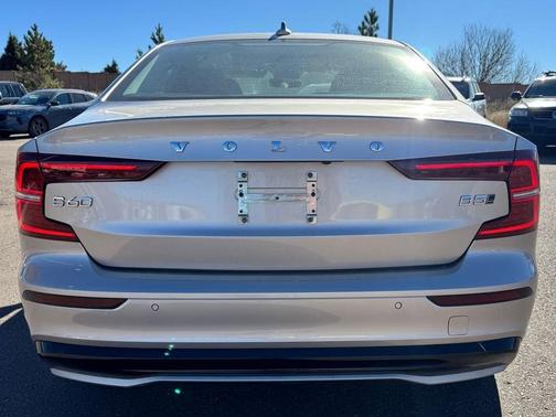 2024 Volvo S60 B5 Core Dark Theme