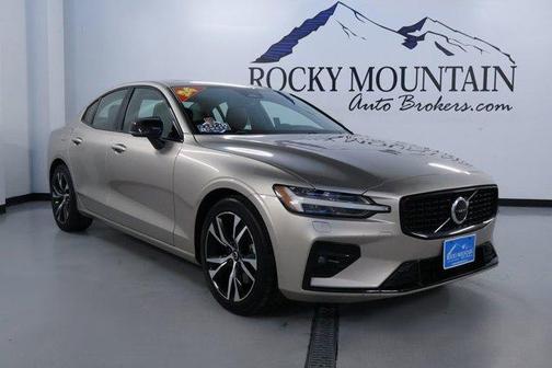 2024 Volvo S60 B5 Core Dark Theme