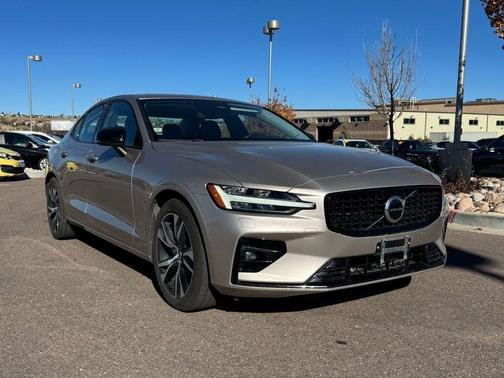 2024 Volvo S60 B5 Core Dark Theme