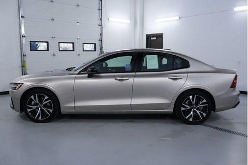 2024 Volvo S60 B5 Core Dark Theme